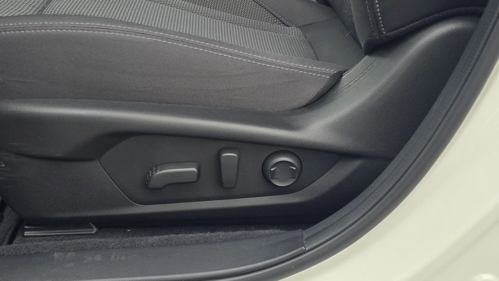 Used 2024 Subaru Crosstrek 2.0i Premium image 12