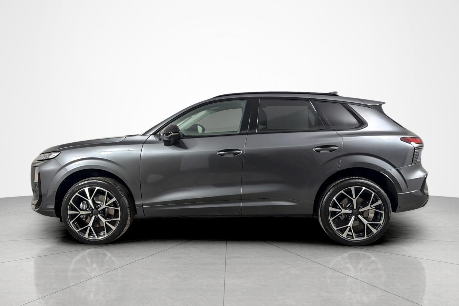 New 2026 Audi Q3 quattro 2.0T AWD/4WD image 3