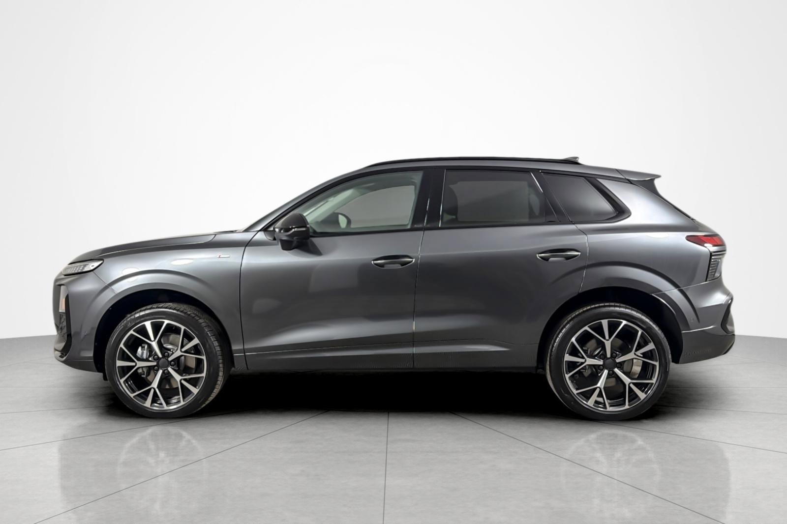 New 2026 Audi Q3 quattro 2.0T AWD/4WD image 3