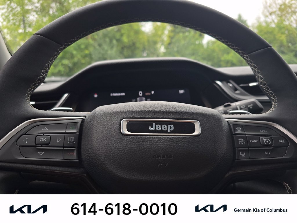 Used 2023 Jeep Grand Cherokee Laredo w/ Luxury Tech Group I AWD/4WD image 21