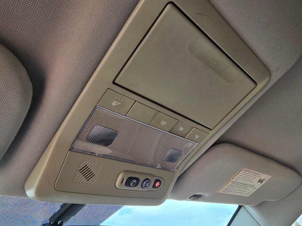 Used 2008 Saturn Vue XR FWD image 25