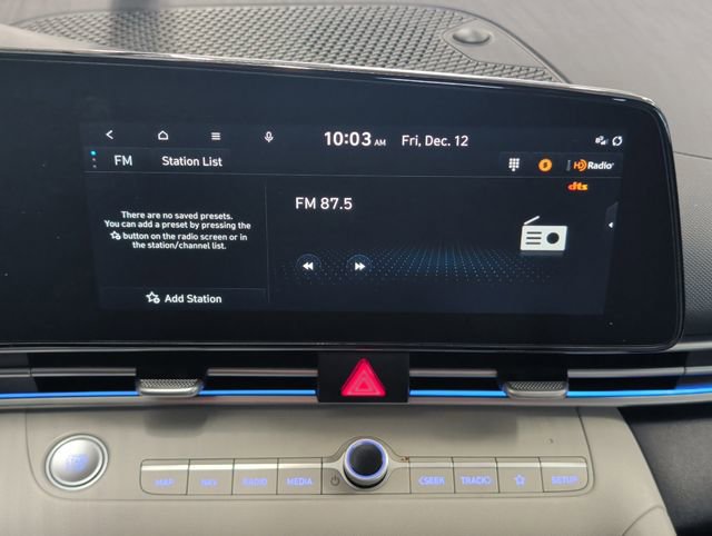 Used 2023 Hyundai Elantra Limited image 19