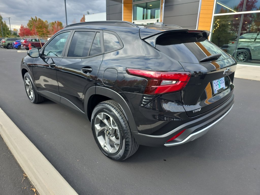 Used 2024 Chevrolet Trax LT FWD image 3