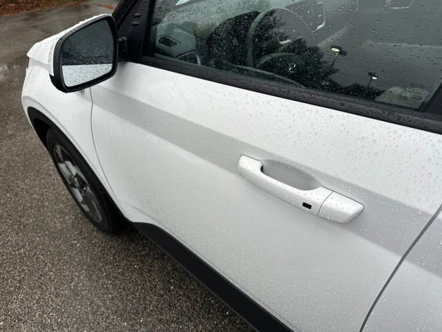 Certified 2025 Hyundai Venue SEL image 11