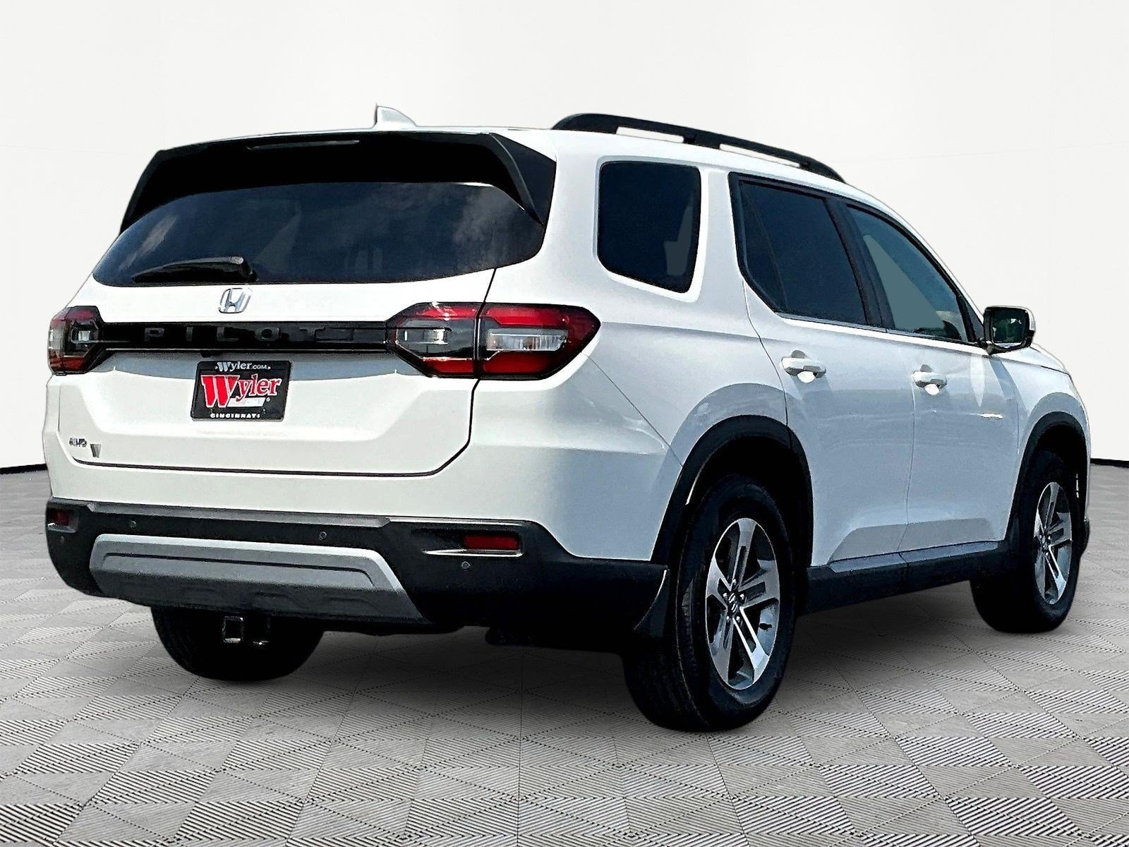 Used 2025 Honda Pilot EX-L image 6