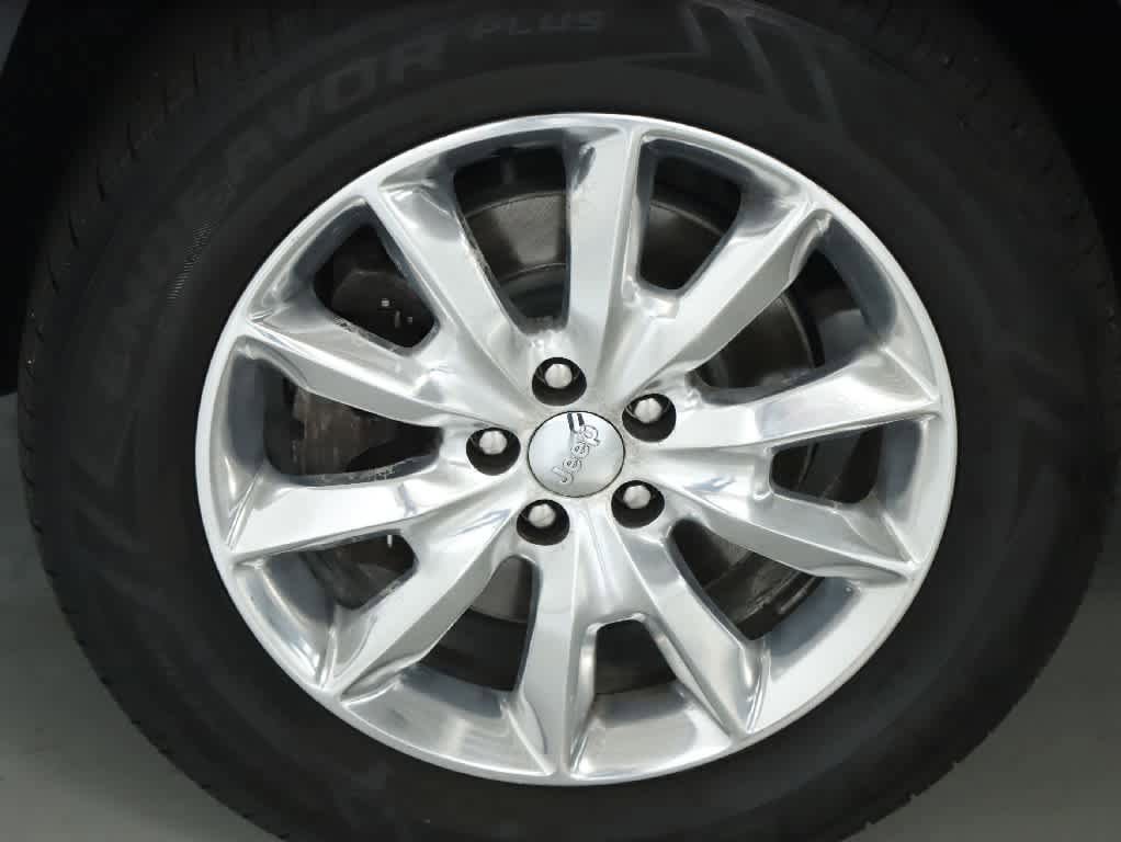 Used 2014 Jeep Cherokee Limited w/ Technology Group AWD/4WD image 39