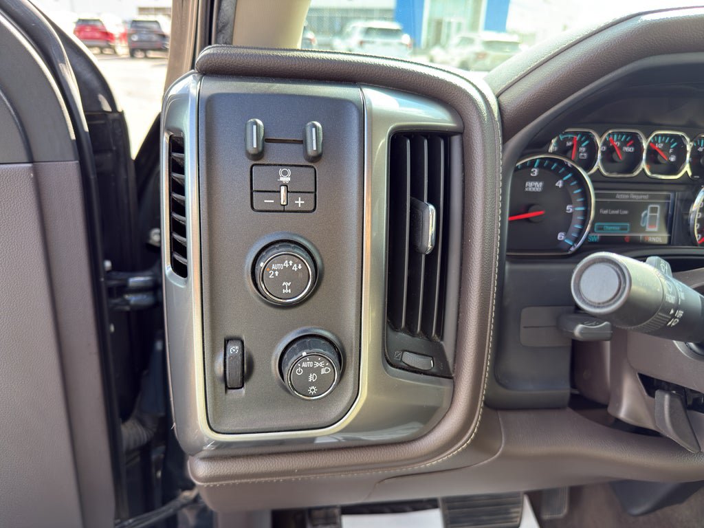 Used 2017 Chevrolet Silverado 1500 LTZ w/ LTZ Plus Package AWD/4WD image 17