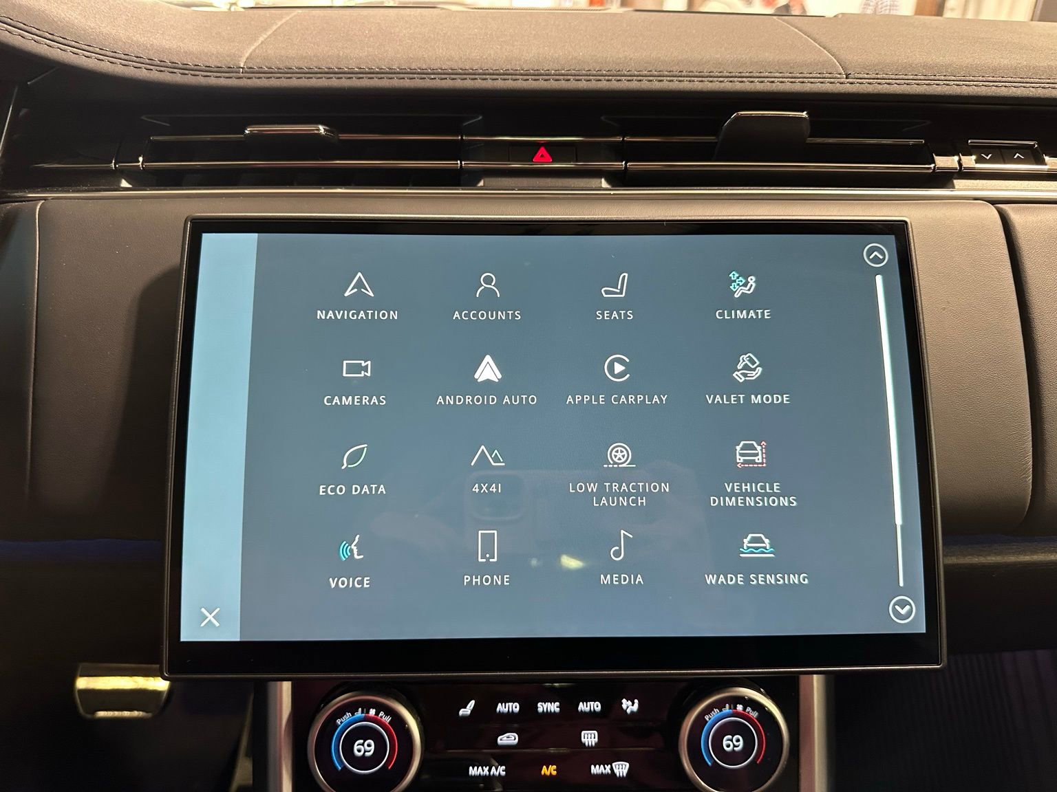 Used 2023 Land Rover Range Rover SE image 25