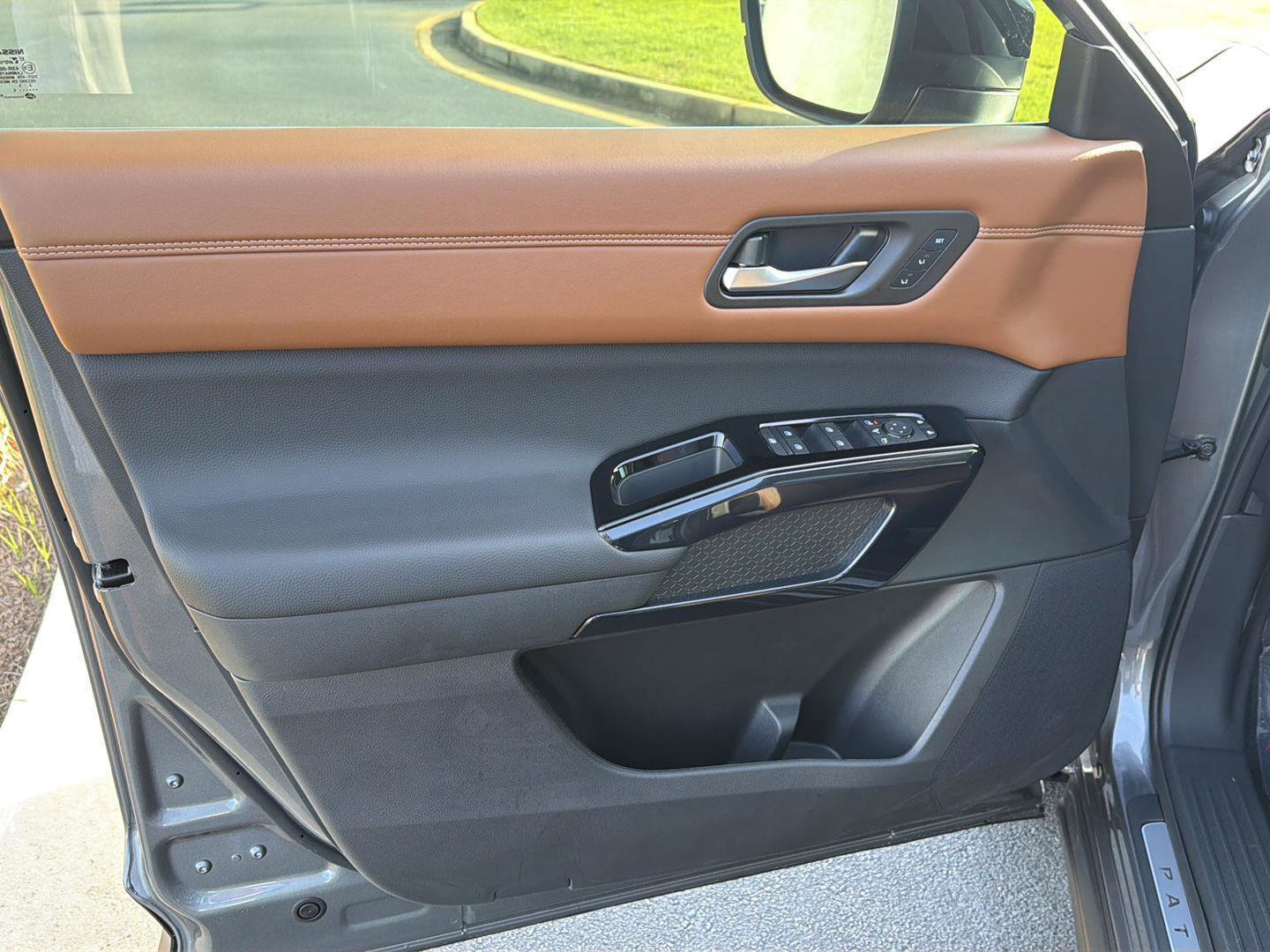 New 2026 Nissan Pathfinder Platinum w/ Cargo Package FWD image 17