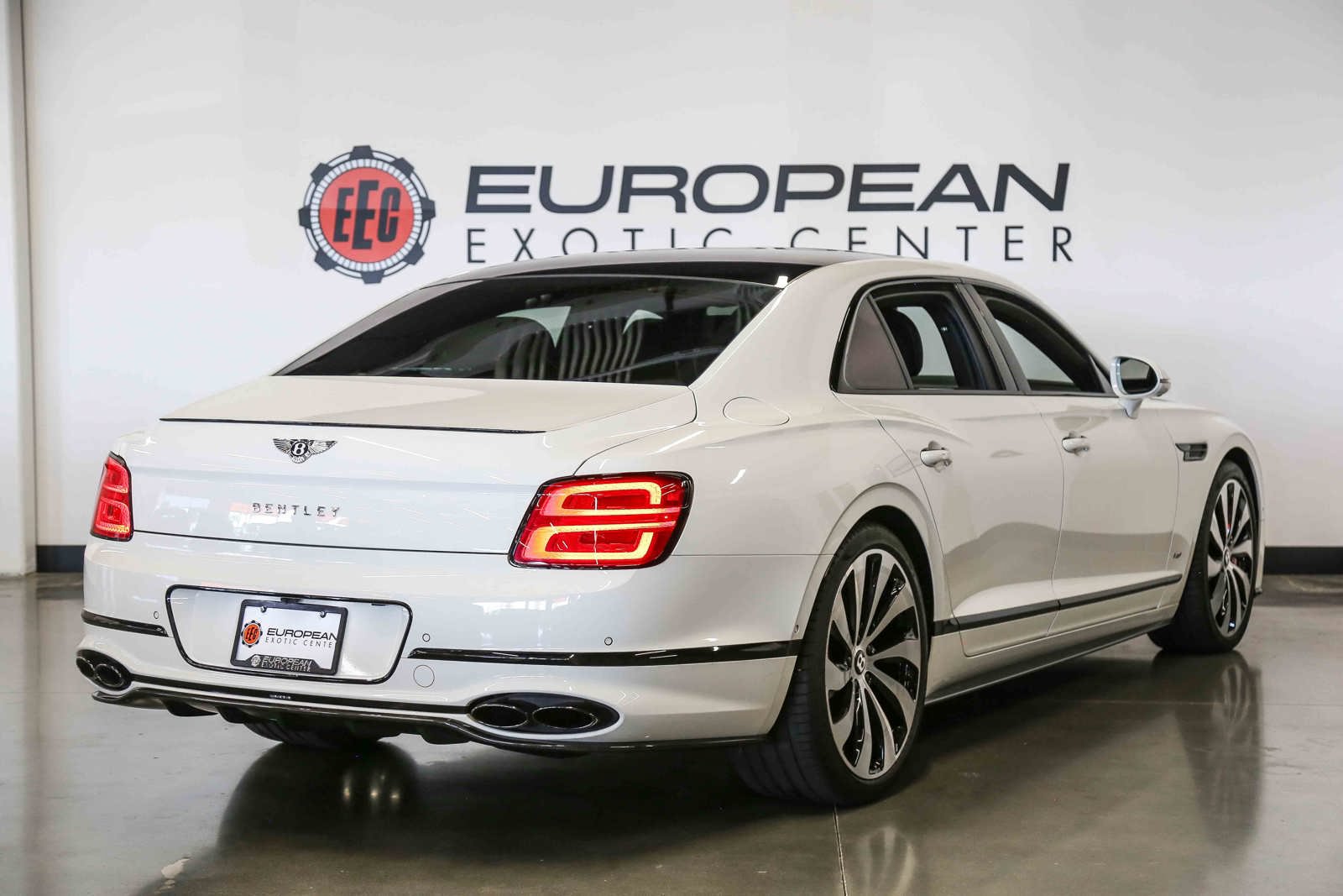 Used 2022 Bentley Flying Spur V8 AWD/4WD image 18