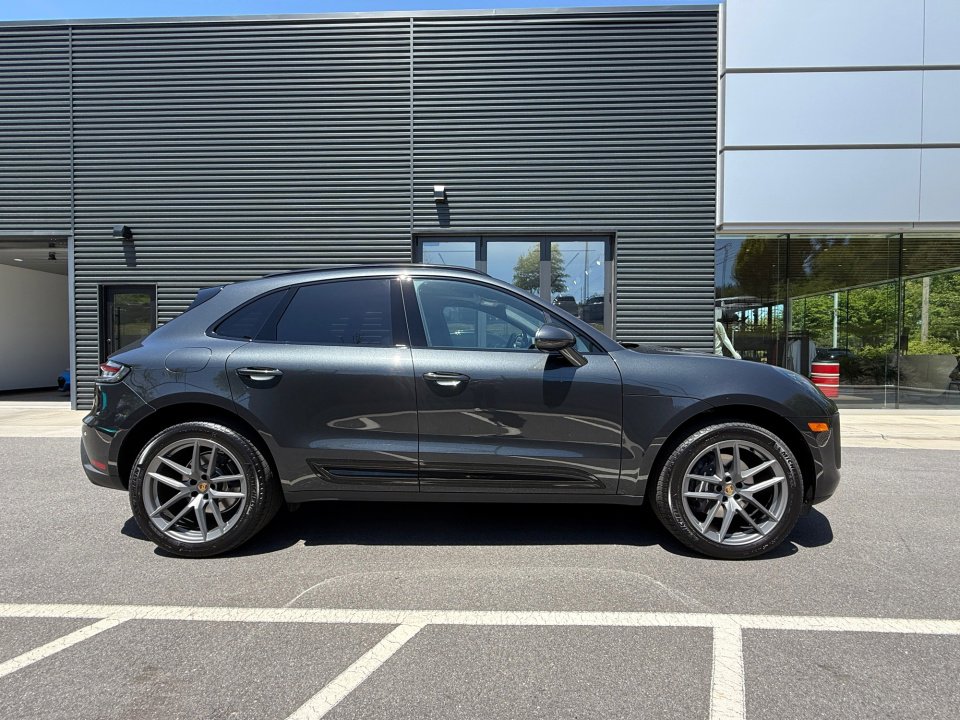 Certified 2026 Porsche Macan Turbo AWD/4WD image 8