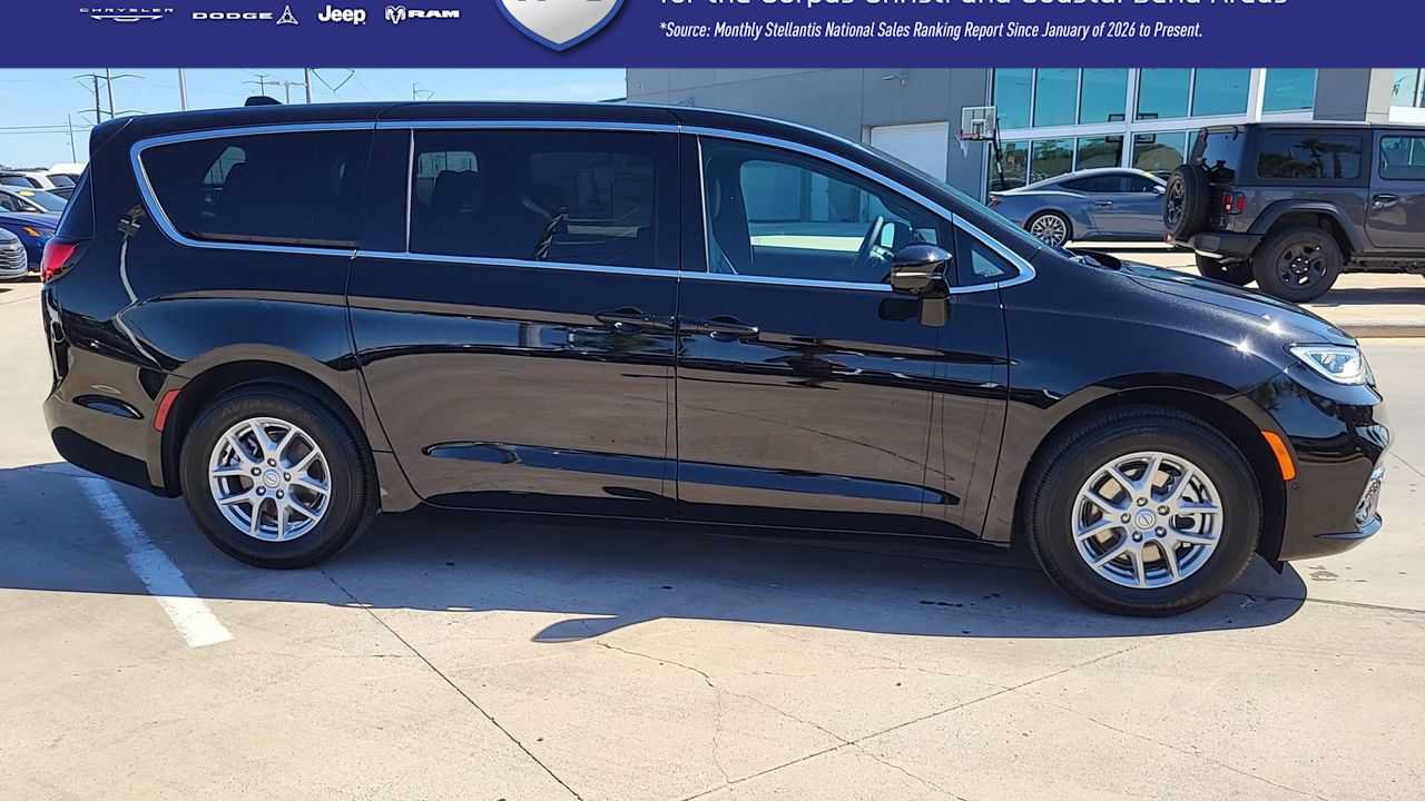 New 2026 Chrysler Pacifica Select FWD image 9