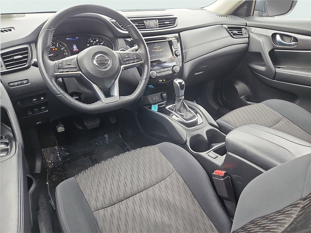 Used 2018 Nissan Rogue SV image 3