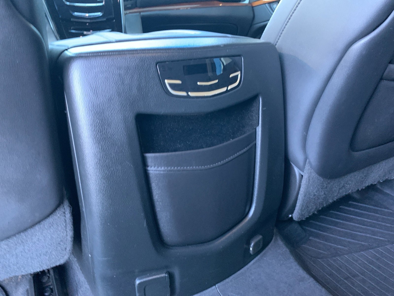 Used 2017 Cadillac Escalade ESV 4WD image 22