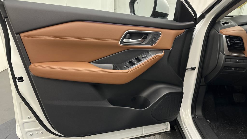 New 2026 Nissan Rogue Platinum image 15