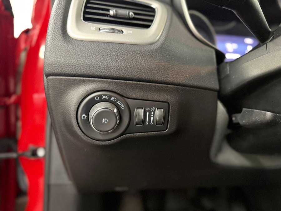 Used 2021 Jeep Compass Latitude w/ Sun and Sound Group AWD/4WD image 28