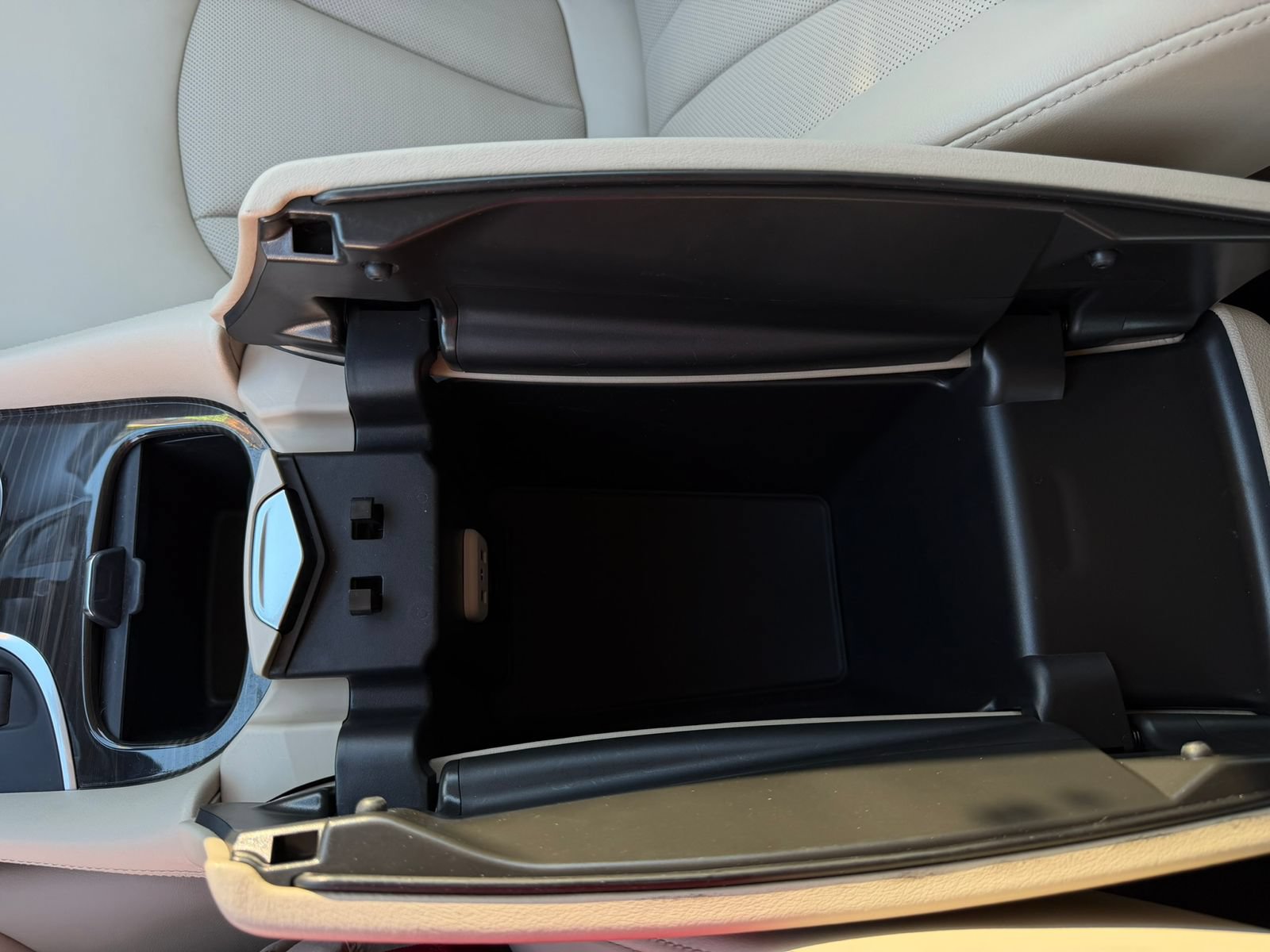 Used 2020 Buick Envision Essence FWD image 19
