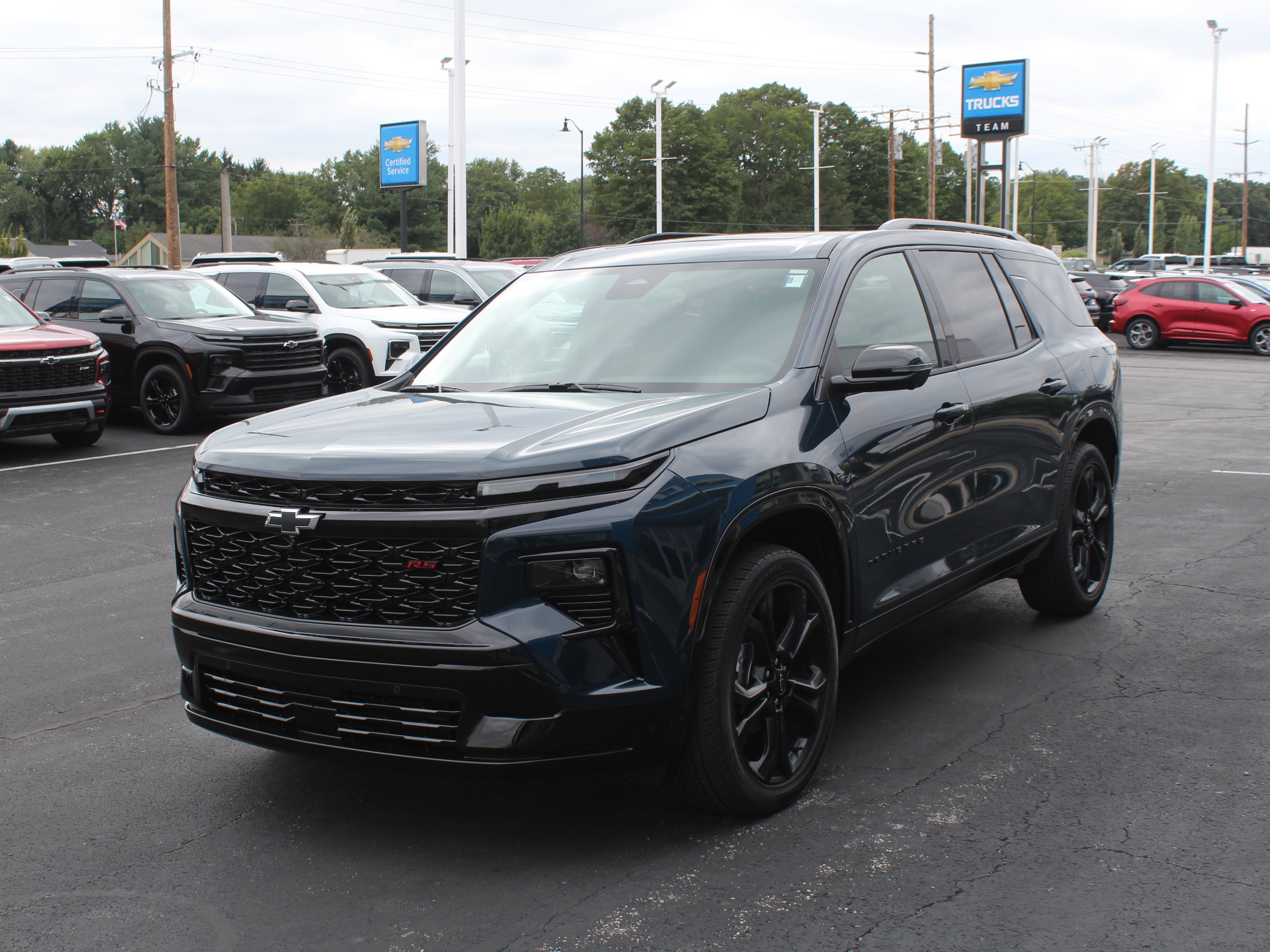 New 2027 Chevrolet Traverse RS w/ LPO, Floor Liner Package AWD/4WD image 9