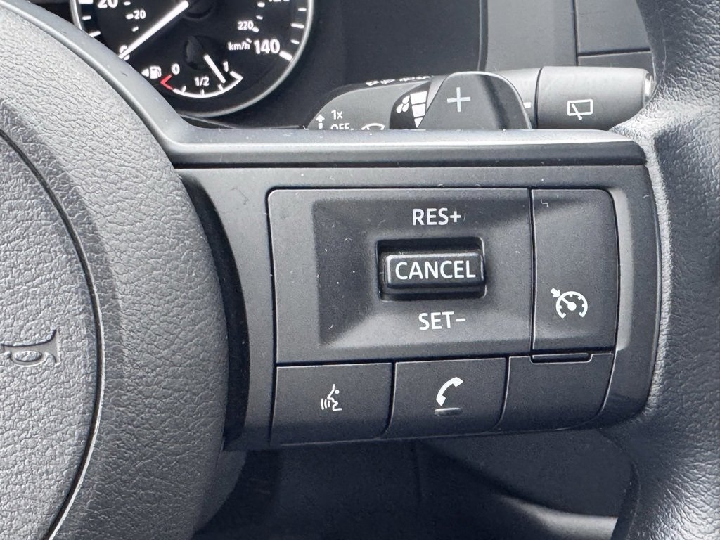 Used 2025 Nissan Pathfinder S image 9