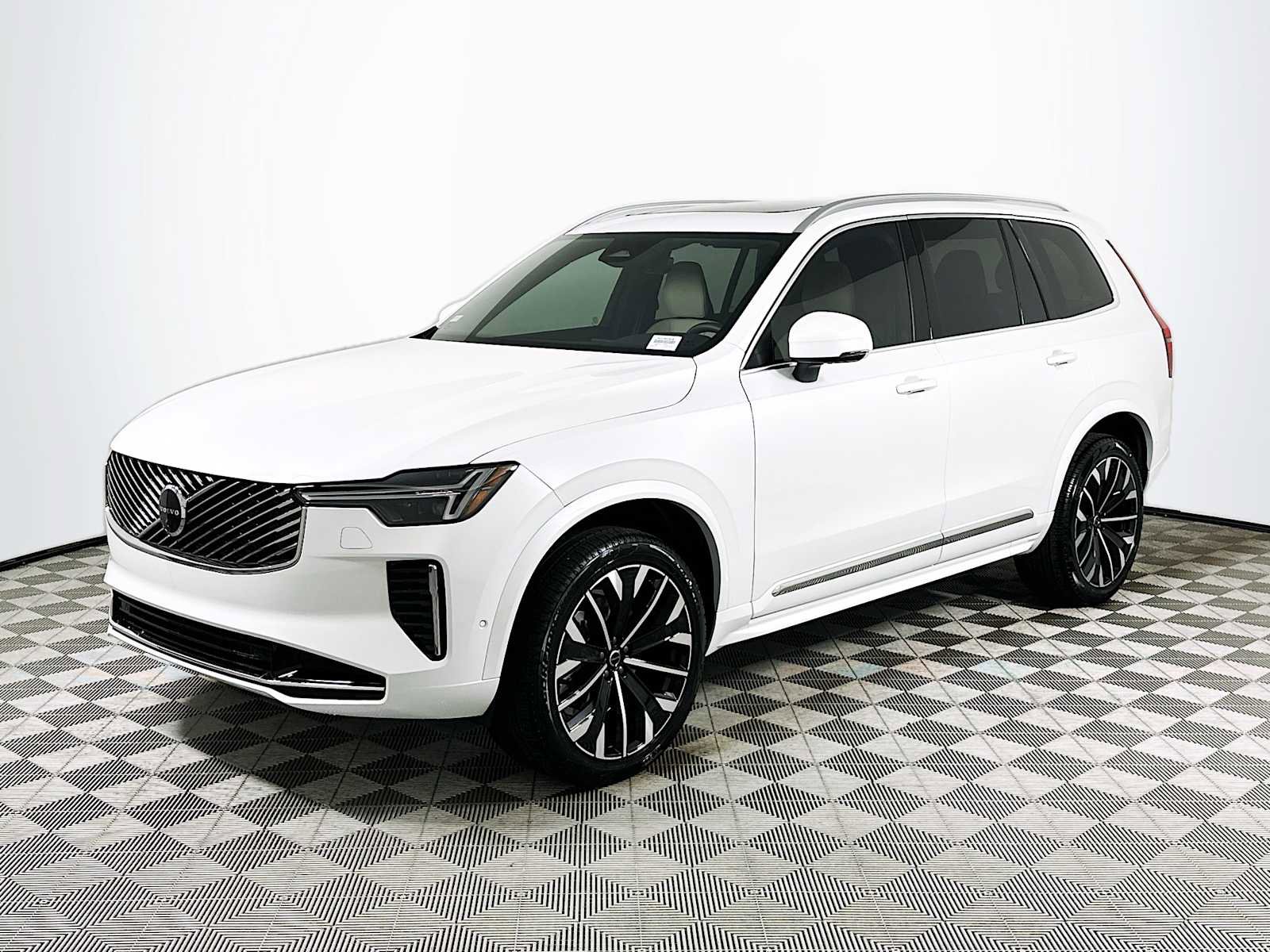 New 2026 Volvo XC90 B6 Plus w/ Protection Package image 3