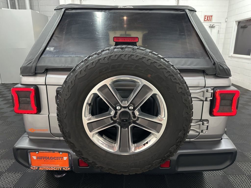 Used 2018 Jeep Wrangler Unlimited Sahara AWD/4WD image 9