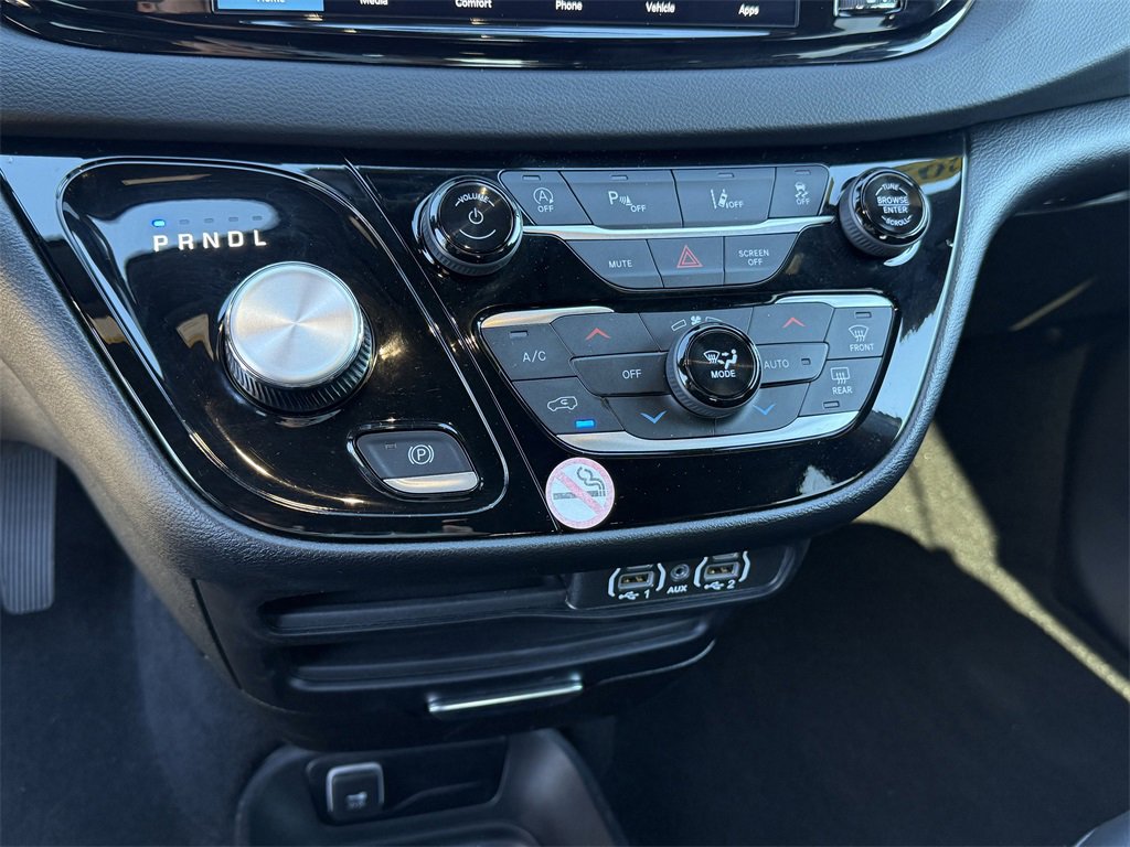 Used 2025 Chrysler Pacifica Select image 29