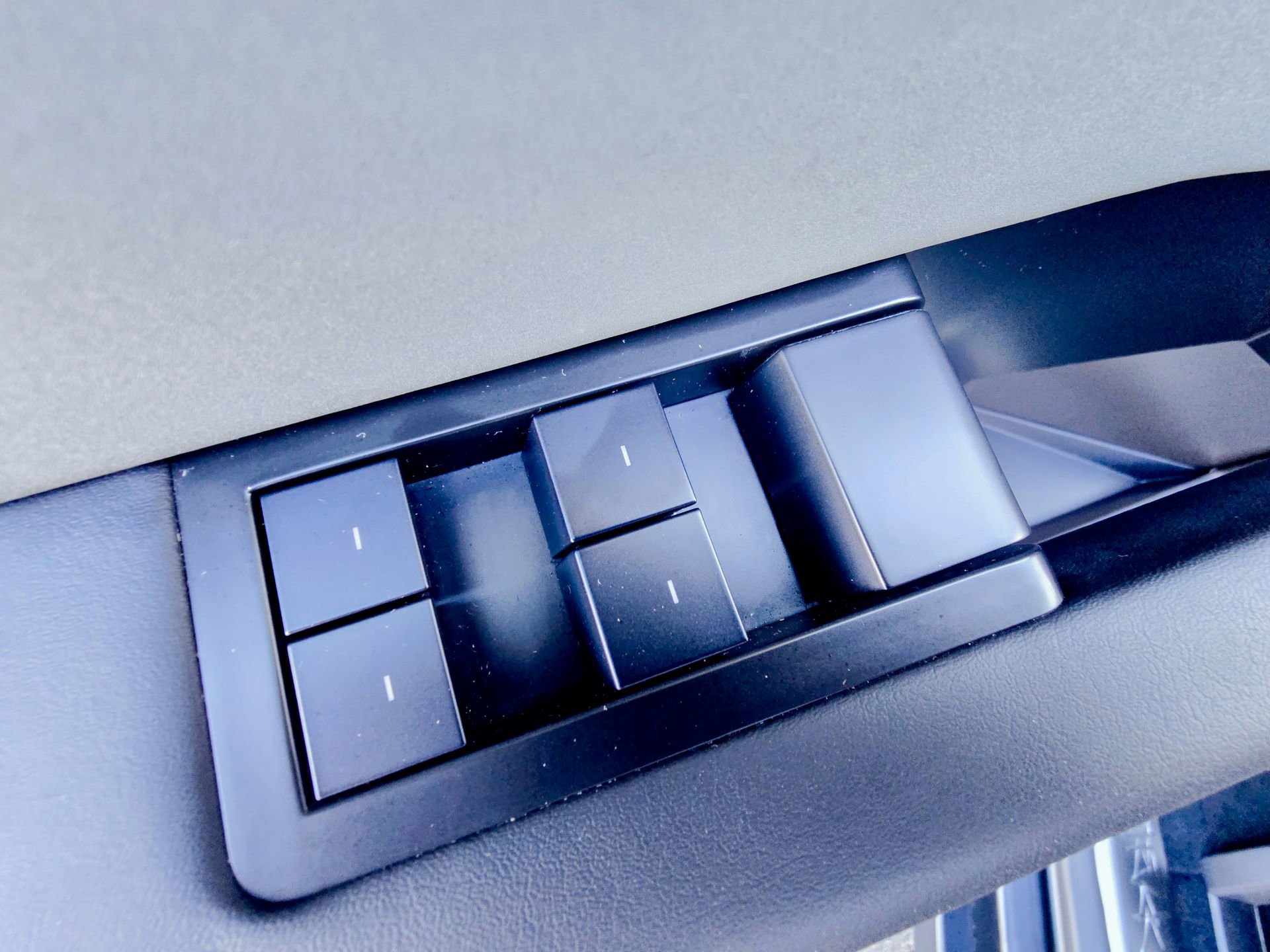 Used 2025 Tesla Cybertruck AWD Crew Cab image 11