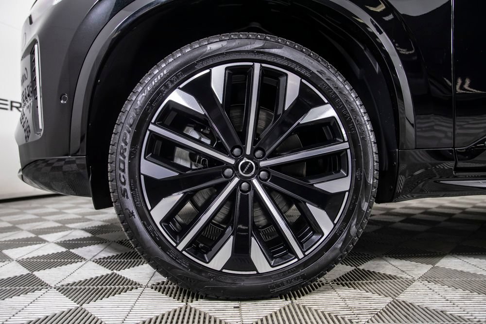 Used 2025 Volvo XC90 T8 Plus w/ Protection Package Premier AWD/4WD image 40