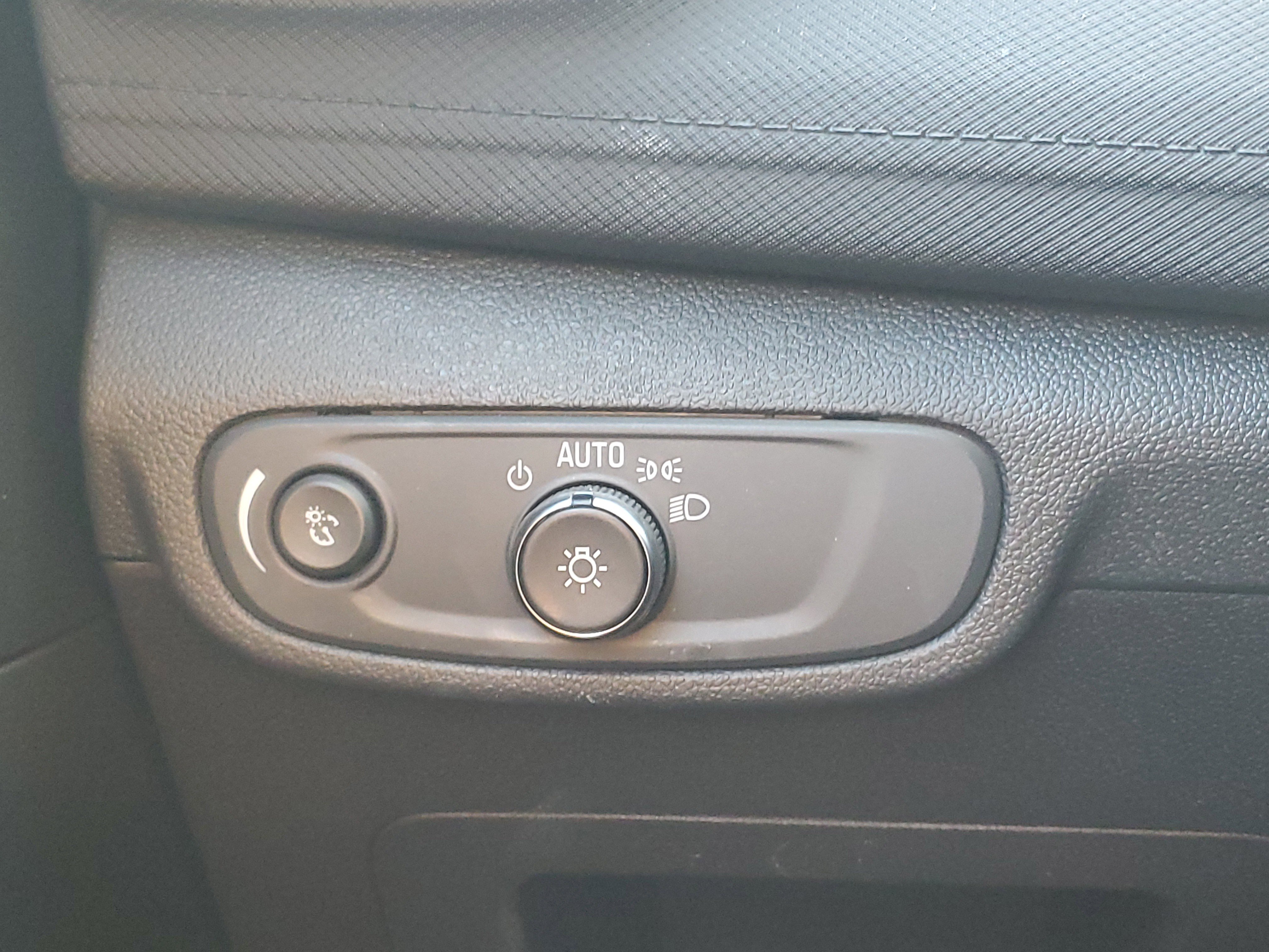 Used 2025 Chevrolet TrailBlazer LT w/ Convenience Package image 27