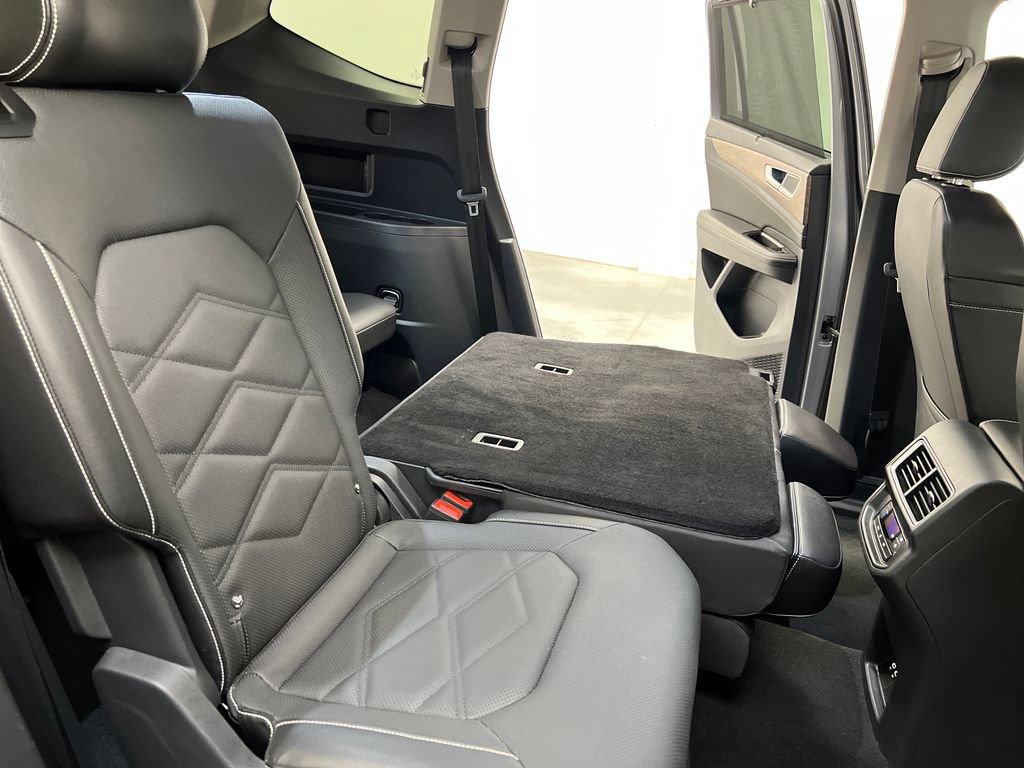 Used 2025 Volkswagen Atlas SE FWD image 28