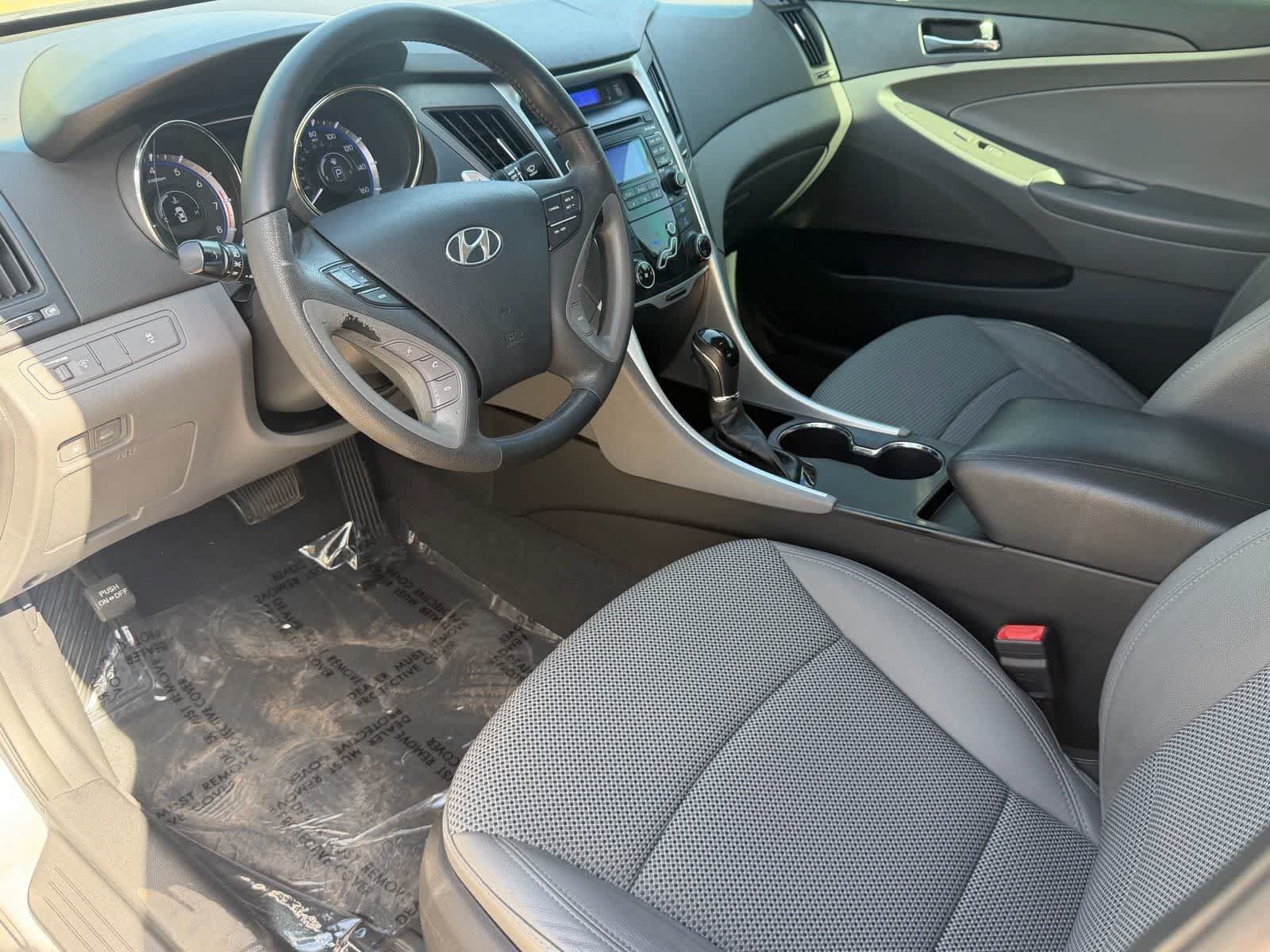 Used 2011 Hyundai Sonata SE FWD image 2