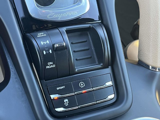 Used 2016 Porsche Cayenne AWD/4WD image 35