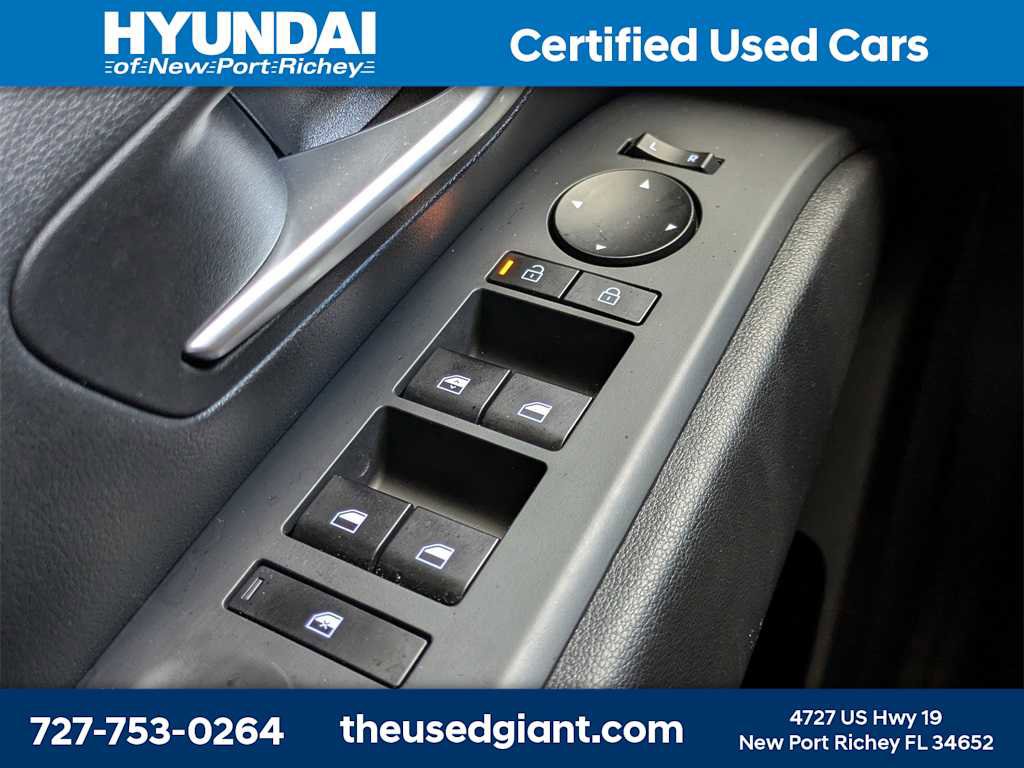 Used 2025 Hyundai Tucson SE image 25