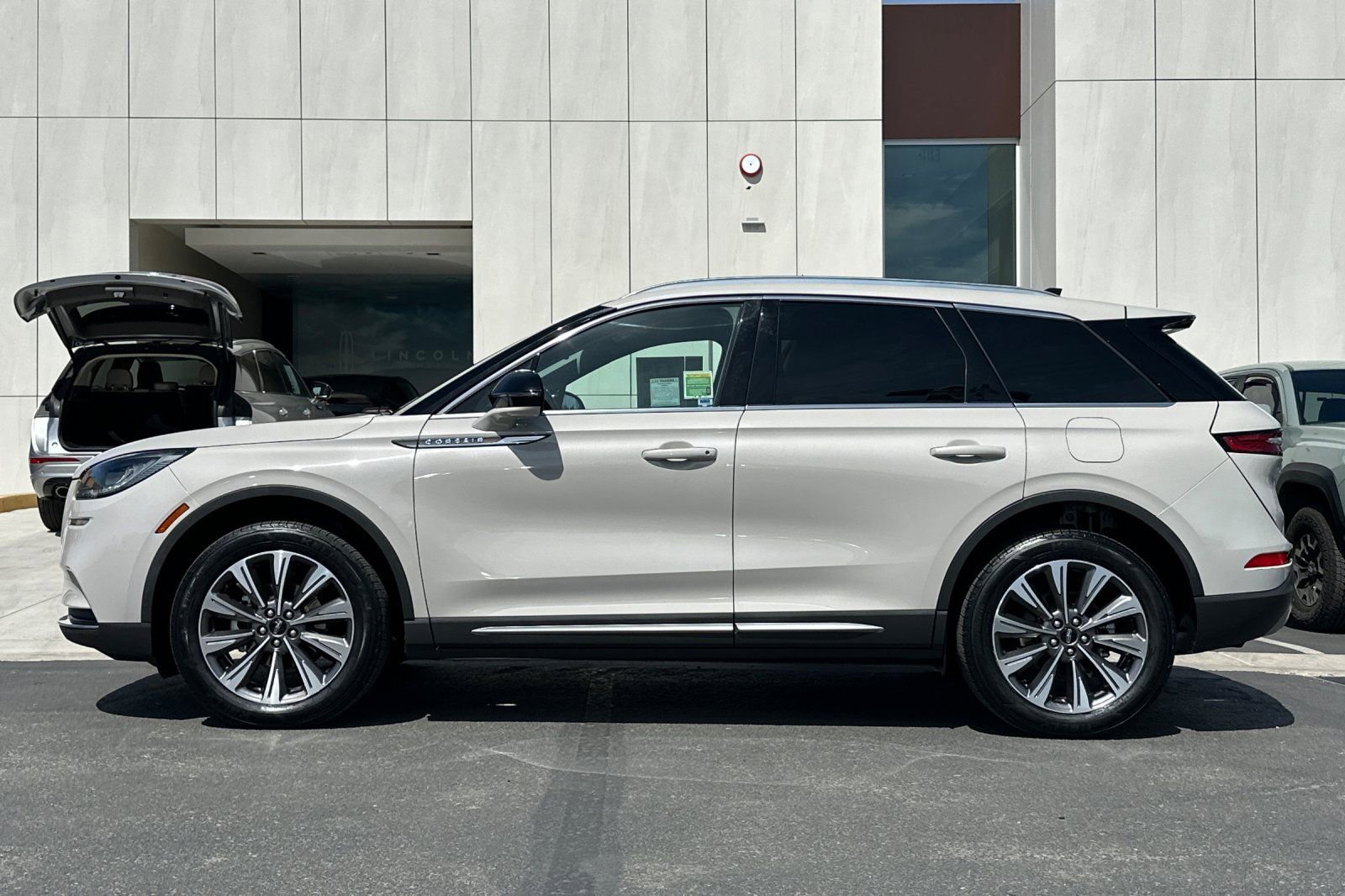 Used 2022 Lincoln Corsair Reserve FWD image 6