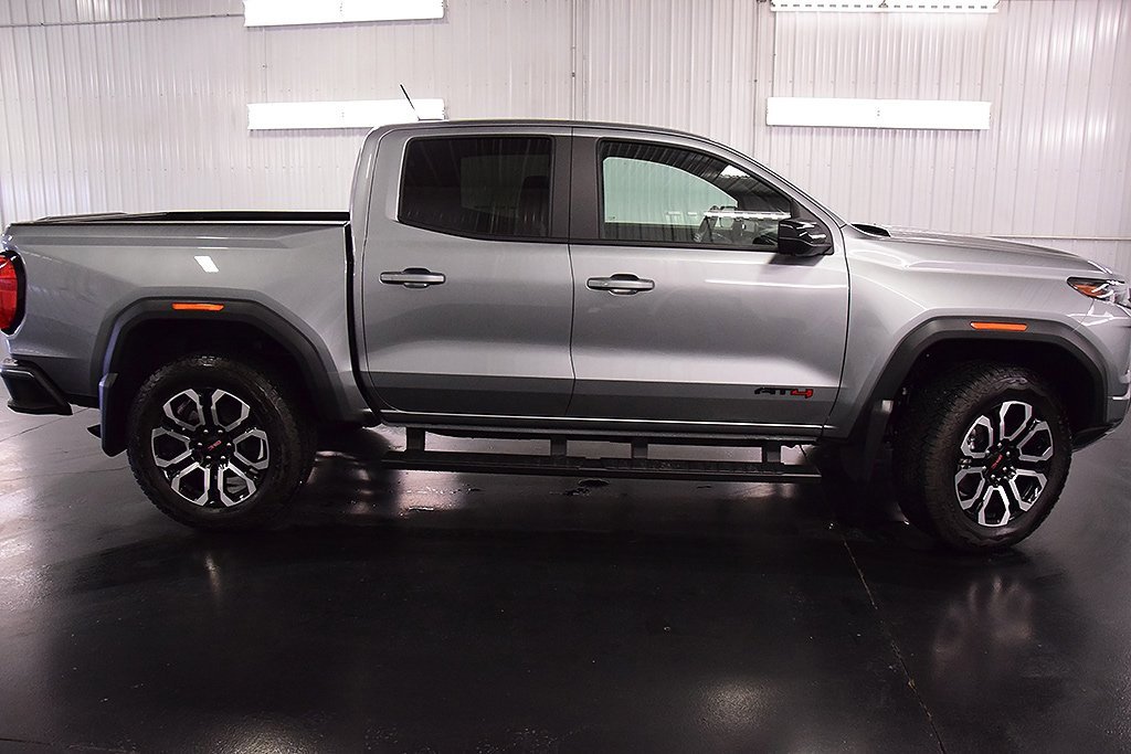Used 2026 GMC Canyon AT4 w/ Technology Plus Package image 9
