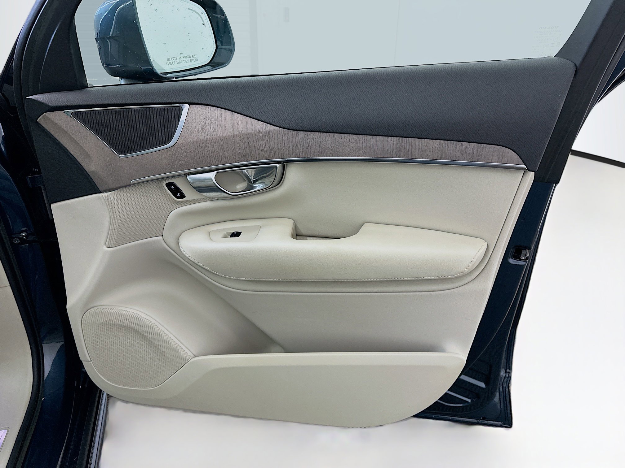 Used 2023 Volvo XC90 B6 Core w/ Protection Package Premier image 36