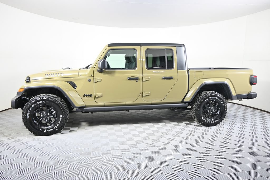 Used 2025 Jeep Gladiator Sport AWD/4WD image 2