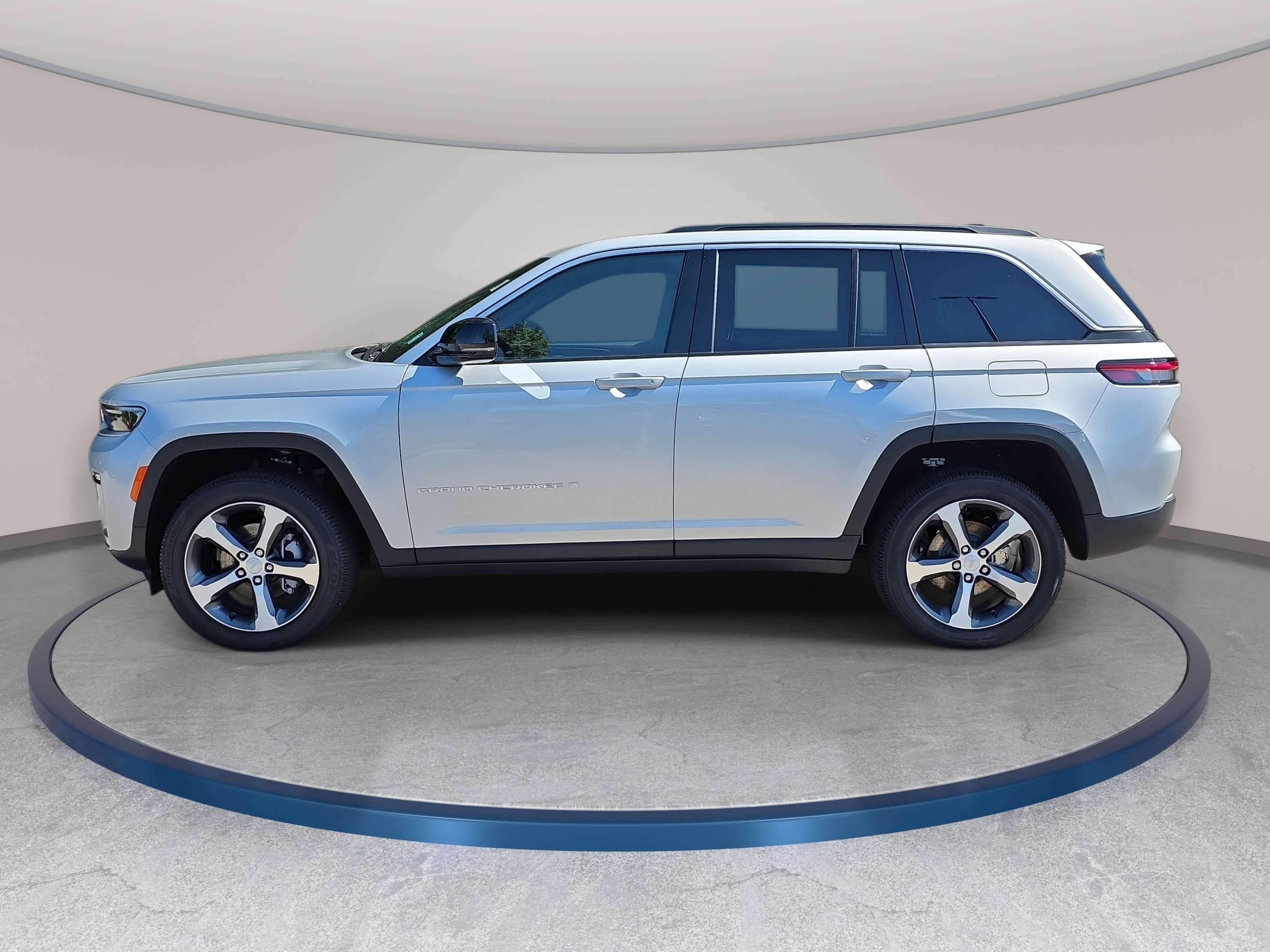 New 2026 Jeep Grand Cherokee Limited AWD/4WD image 8