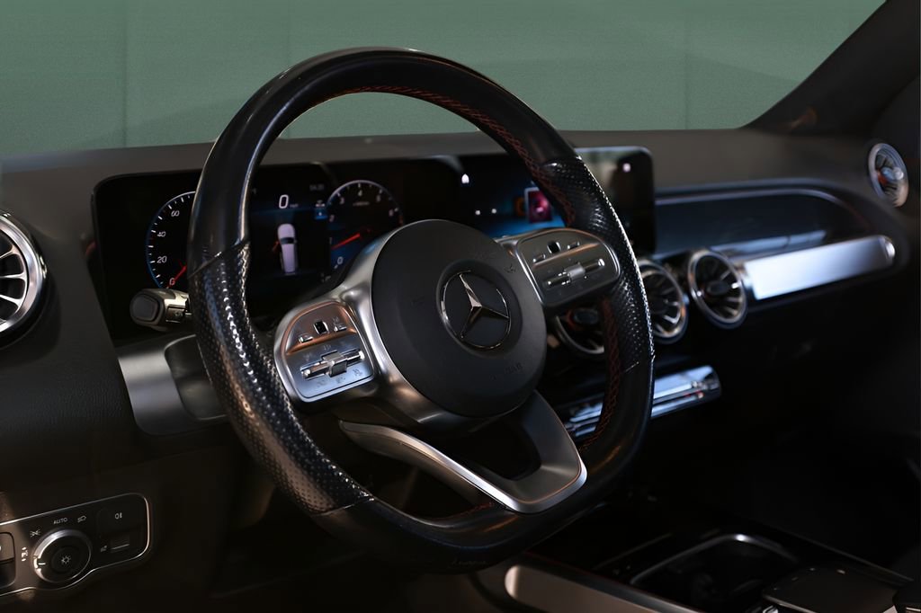 Used 2023 Mercedes-Benz GLB 250 4MATIC image 21