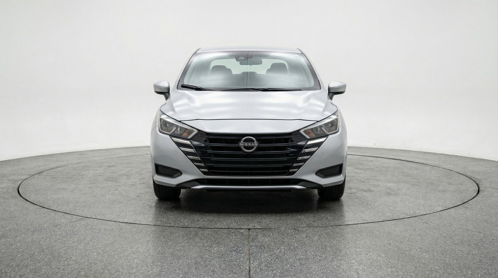 Used 2025 Nissan Versa SV image 2