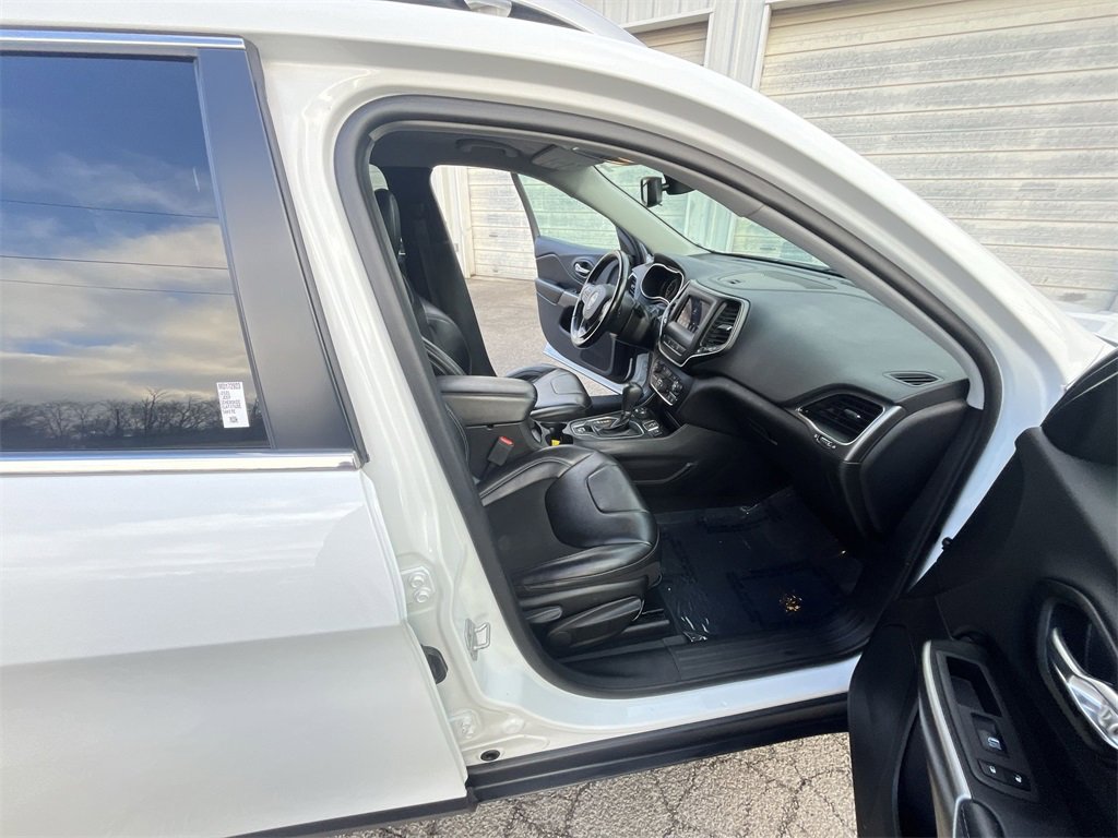 Used 2021 Jeep Cherokee Latitude Plus image 23