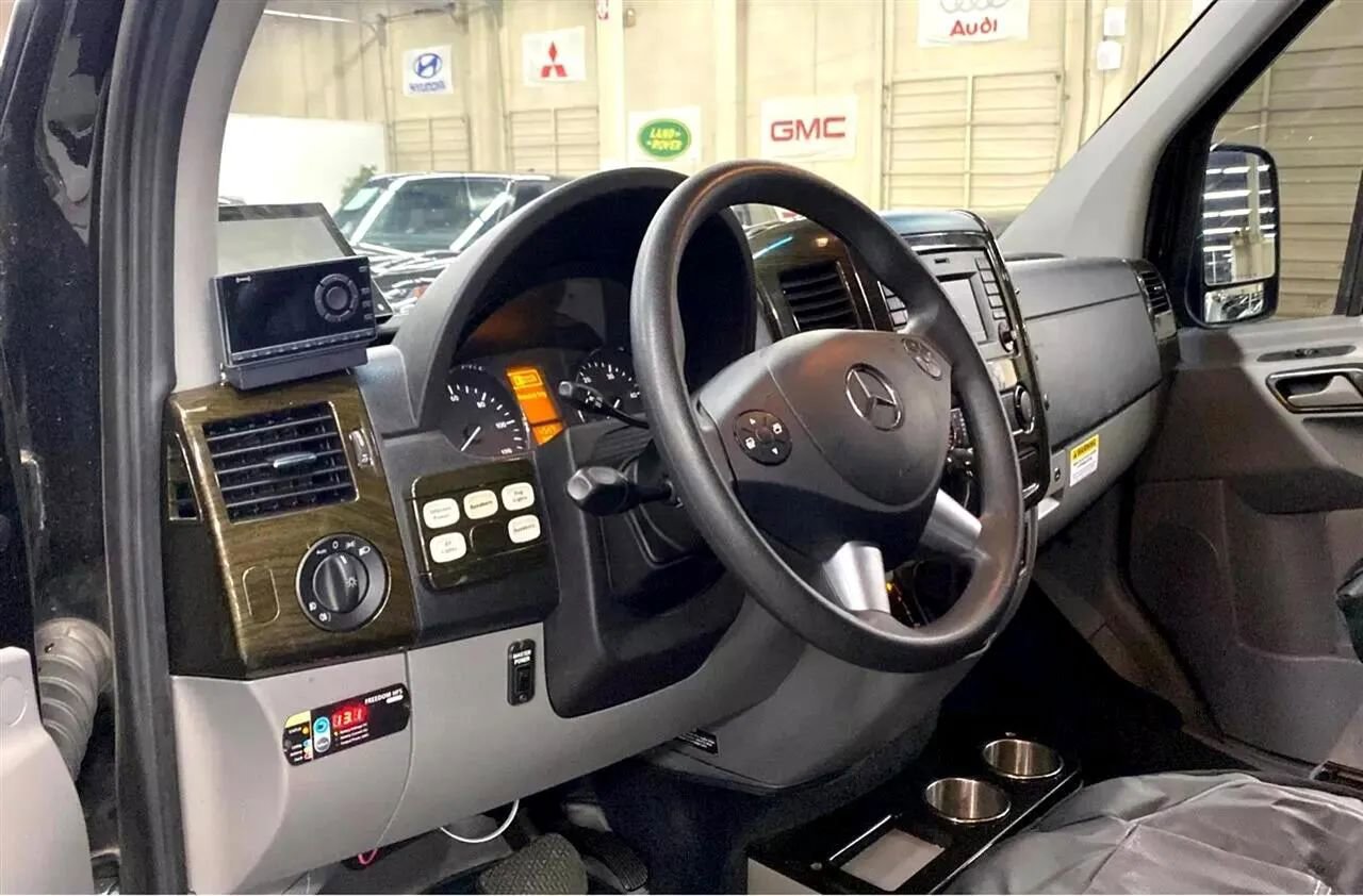 Used 2016 Mercedes-Benz Sprinter 2500 image 12