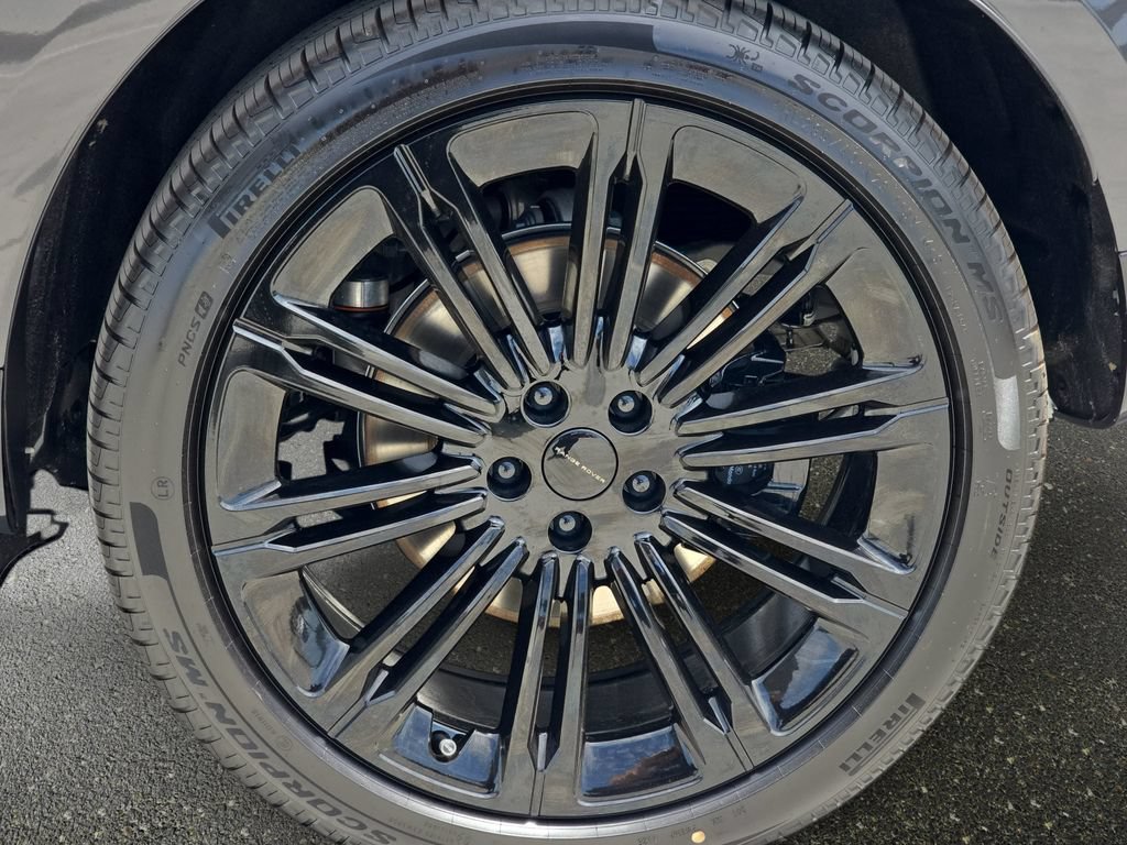 New 2026 Land Rover Range Rover Long Wheelbase SE AWD/4WD image 36