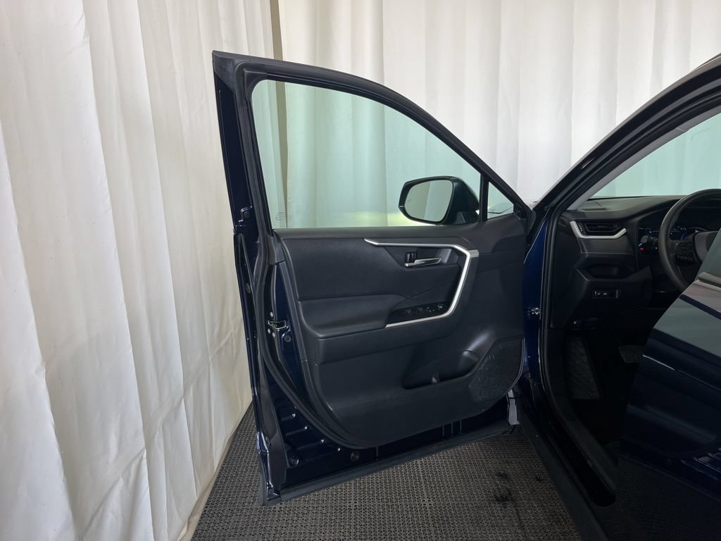 Used 2024 Toyota RAV4 XLE AWD/4WD image 18