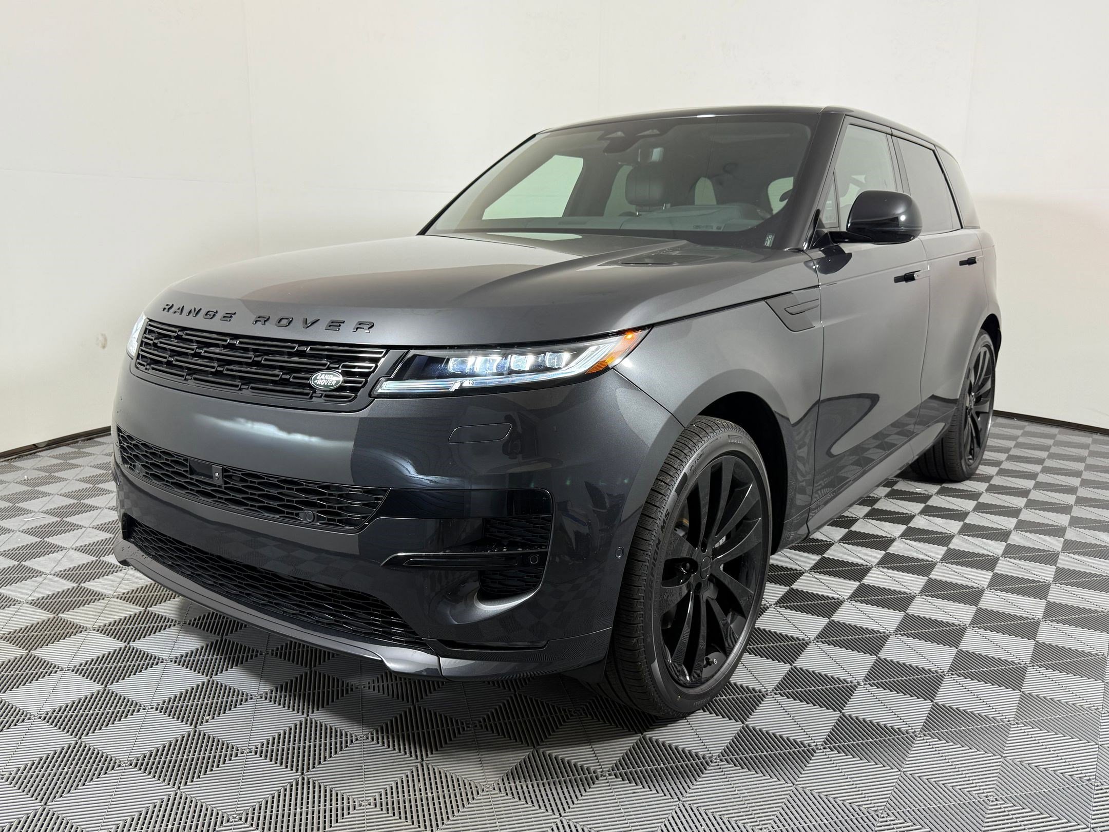 New 2026 Land Rover Range Rover Sport Dynamic SE AWD/4WD image 1