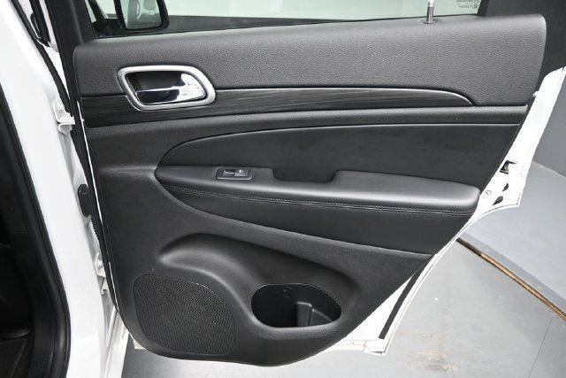 Used 2019 Jeep Grand Cherokee Altitude AWD/4WD image 20