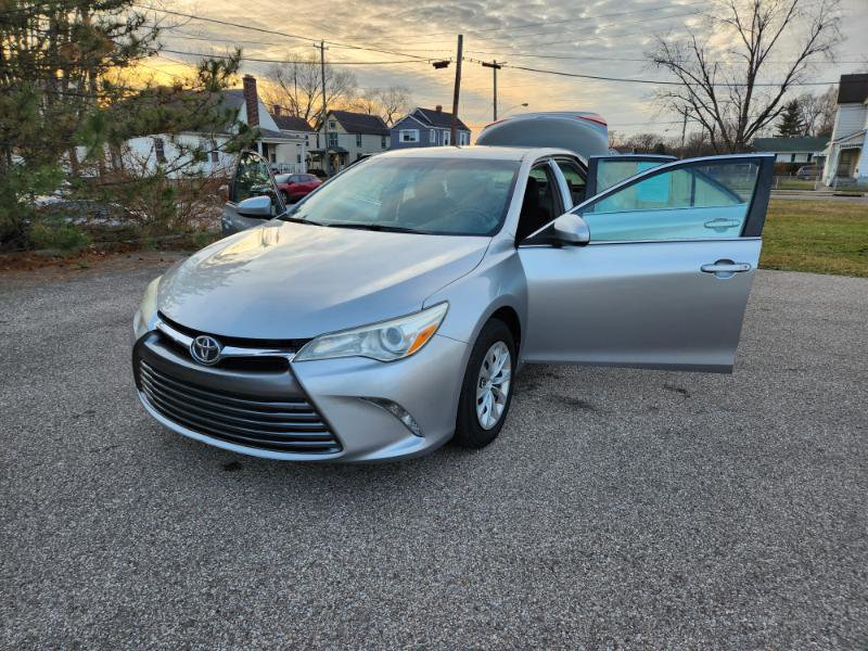 Used 2015 Toyota Camry LE image 47