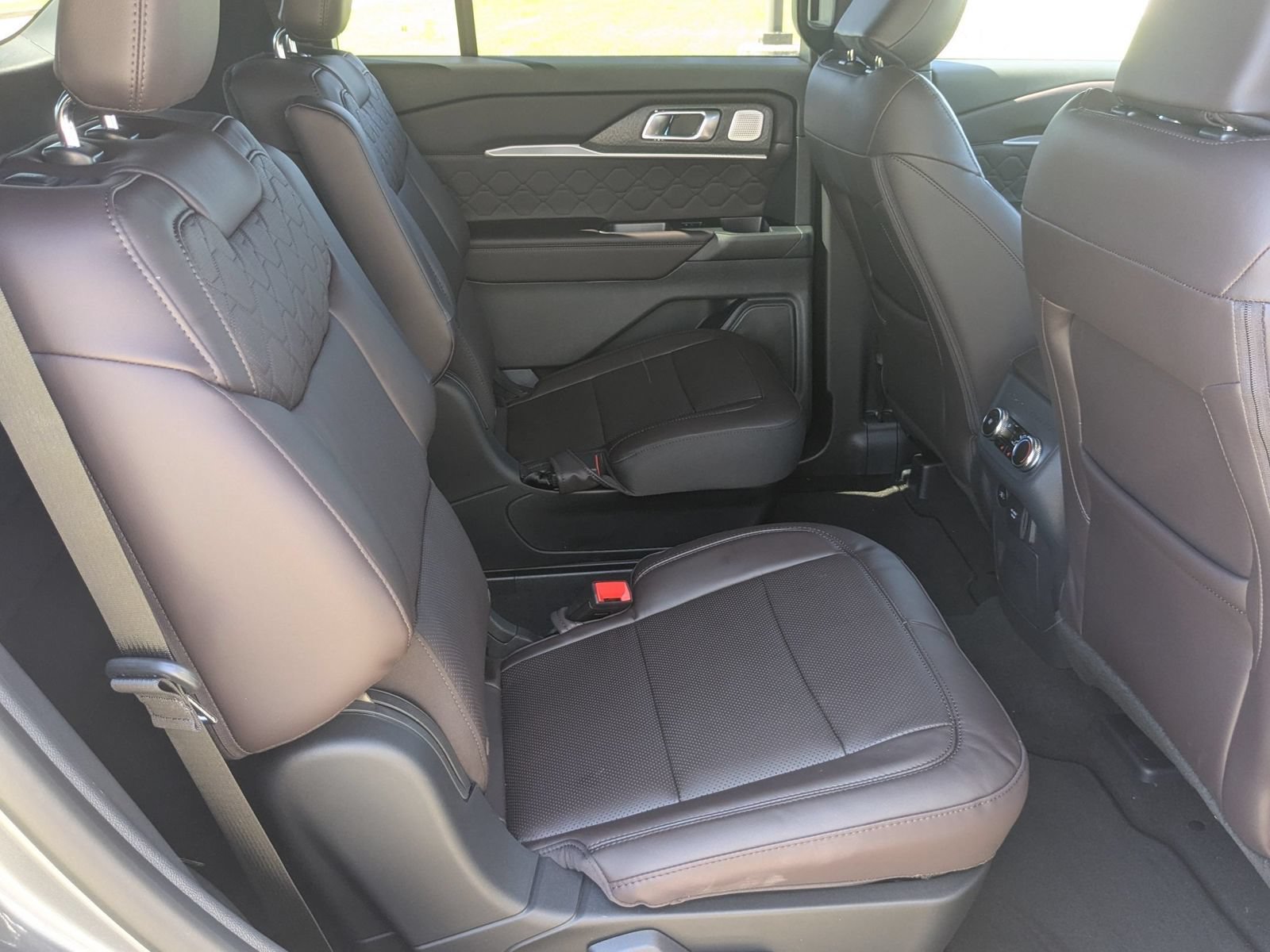 New 2026 Ford Explorer Platinum w/ LUX Leather Package AWD/4WD image 38