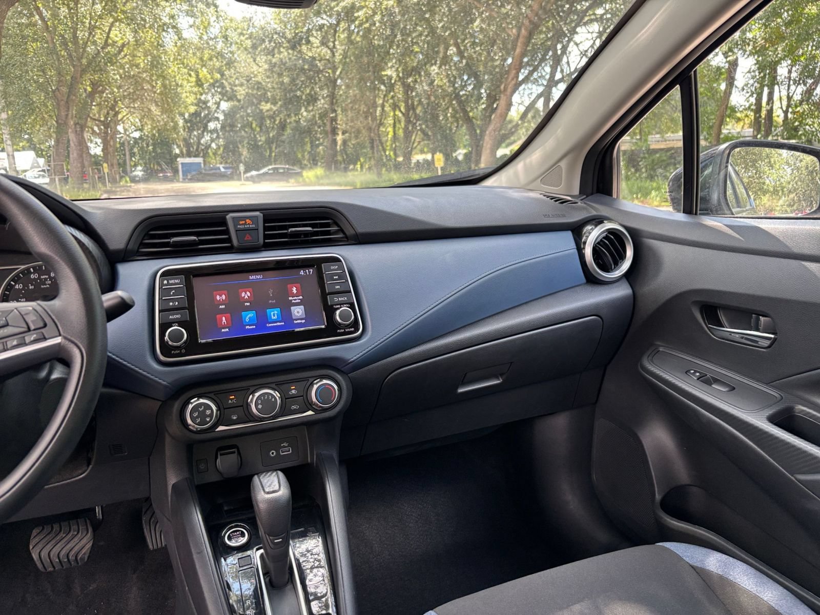 Used 2025 Nissan Versa SV FWD image 33