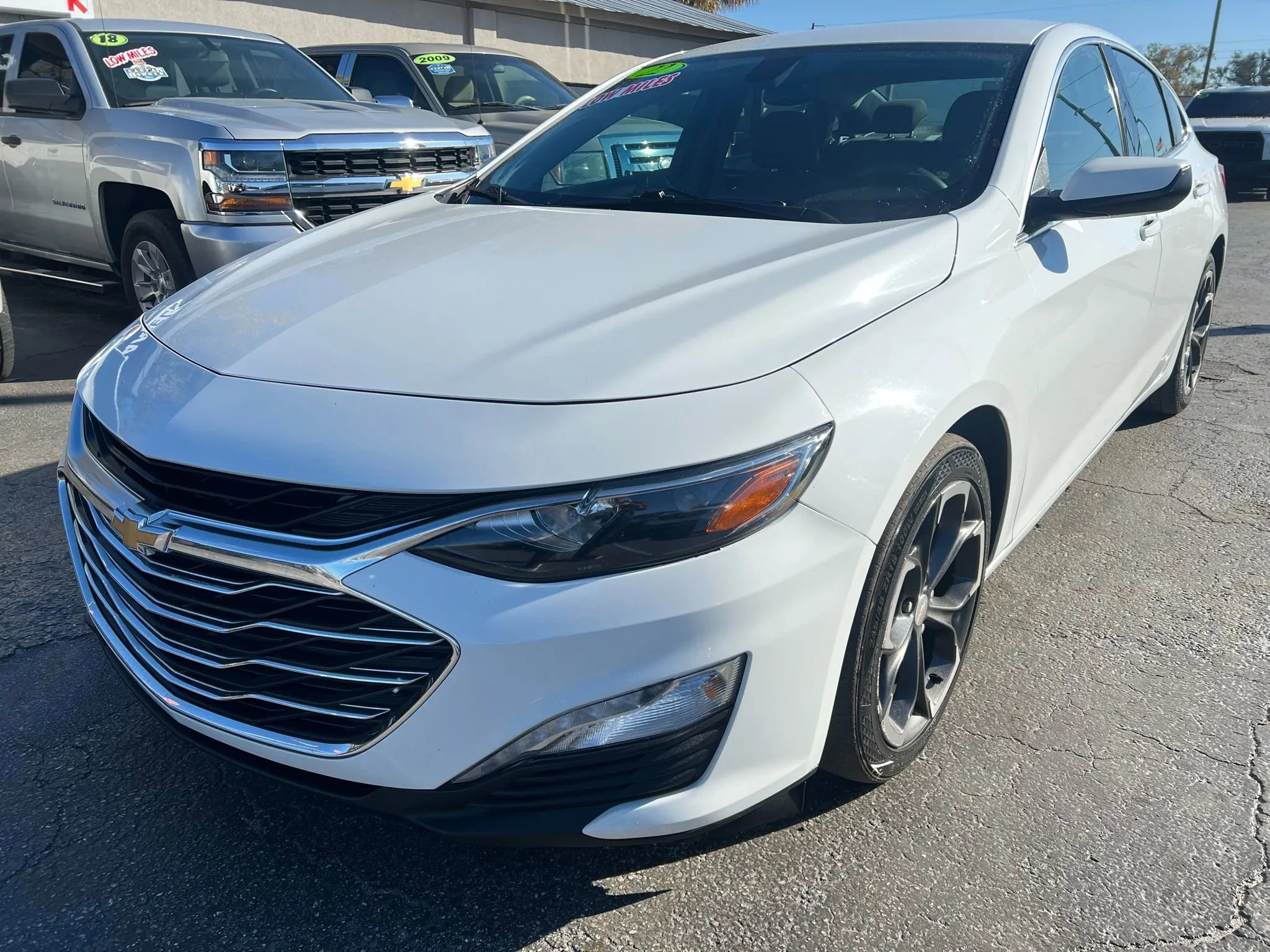 Used 2022 Chevrolet Malibu LT image 2
